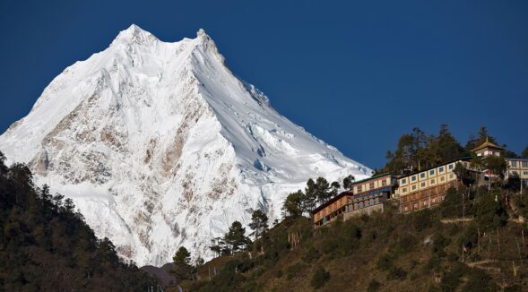 Manaslu tsum valley trek